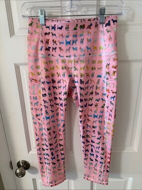Dena Lyons "Pink Puppies" Fine Art Cropped Capri Leggings with Pockets 
X-small